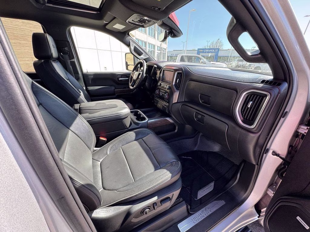 2023 Silver Ice Metallic Chevrolet Silverado 2500HD High Country 4X4 Truck