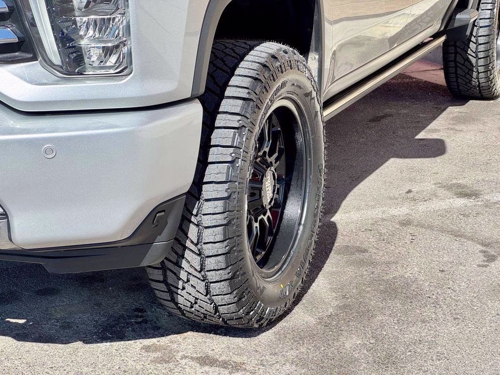 2023 Silver Ice Metallic Chevrolet Silverado 2500HD High Country 4X4 Truck