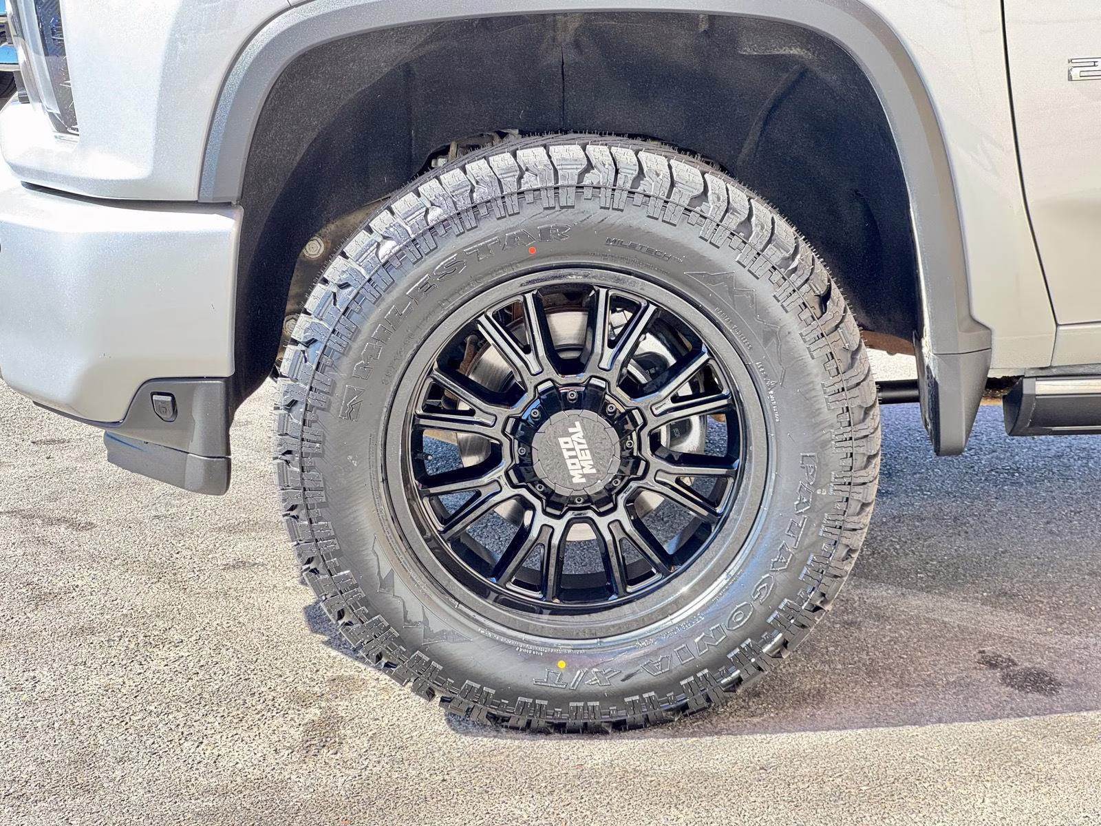 2023 Silver Ice Metallic Chevrolet Silverado 2500HD High Country 4X4 Truck