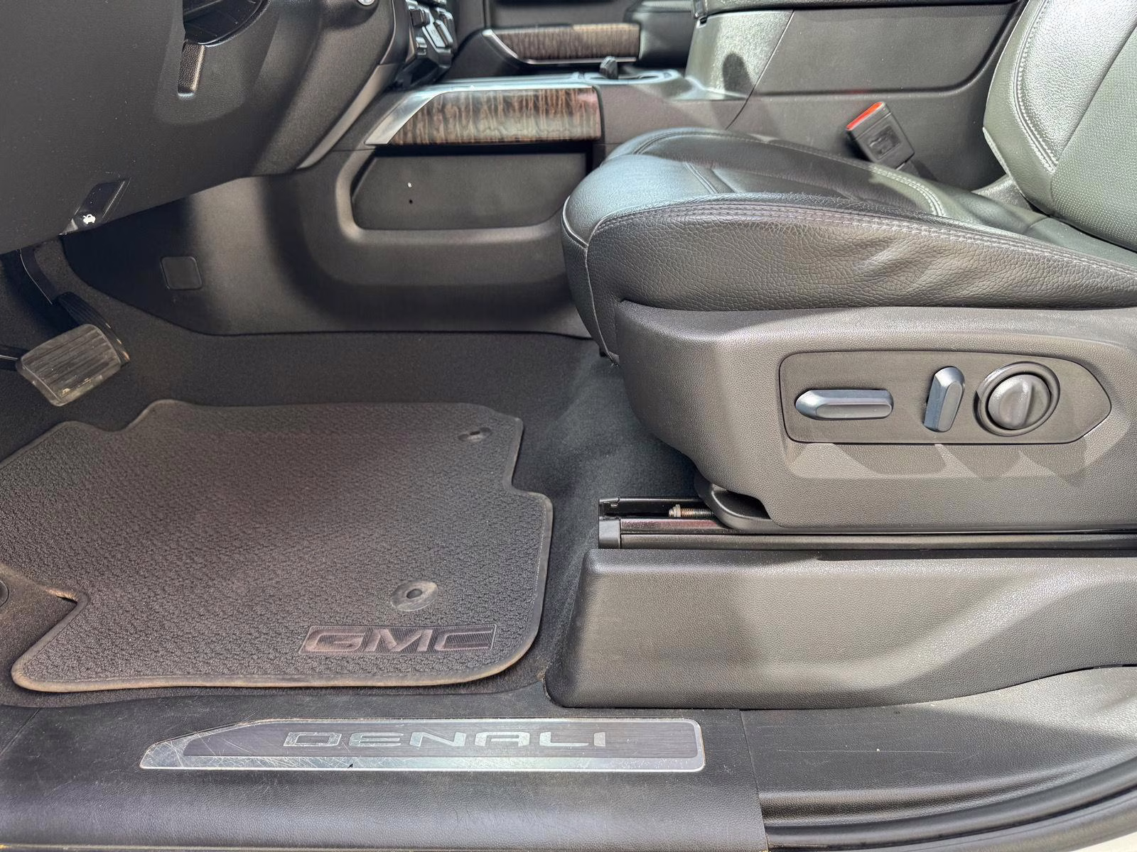 2023 Quicksilver Metallic GMC Sierra 2500HD Denali 4X4 Truck