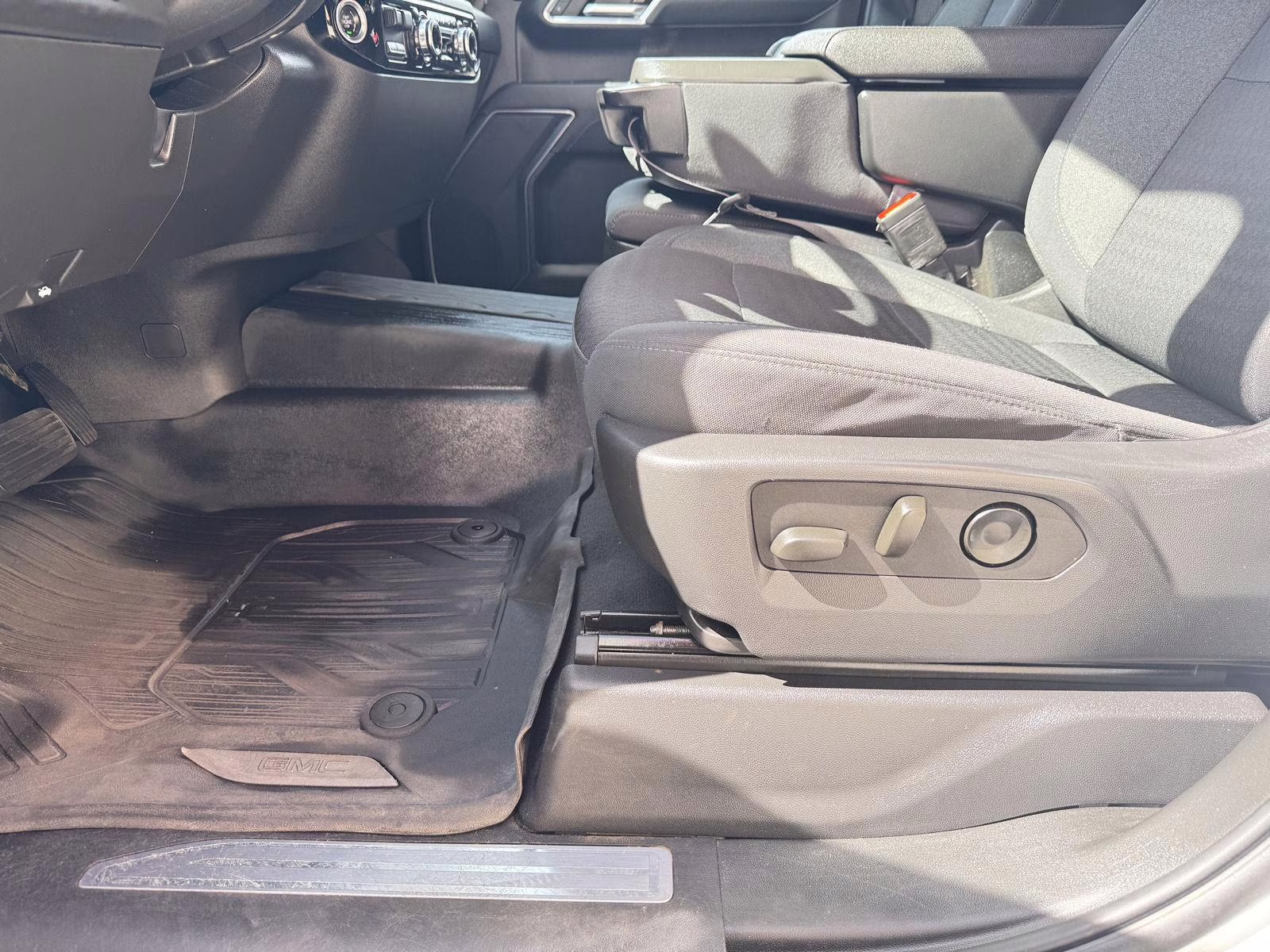 2023 Summit White GMC Sierra 1500 SLE 4X4 Truck