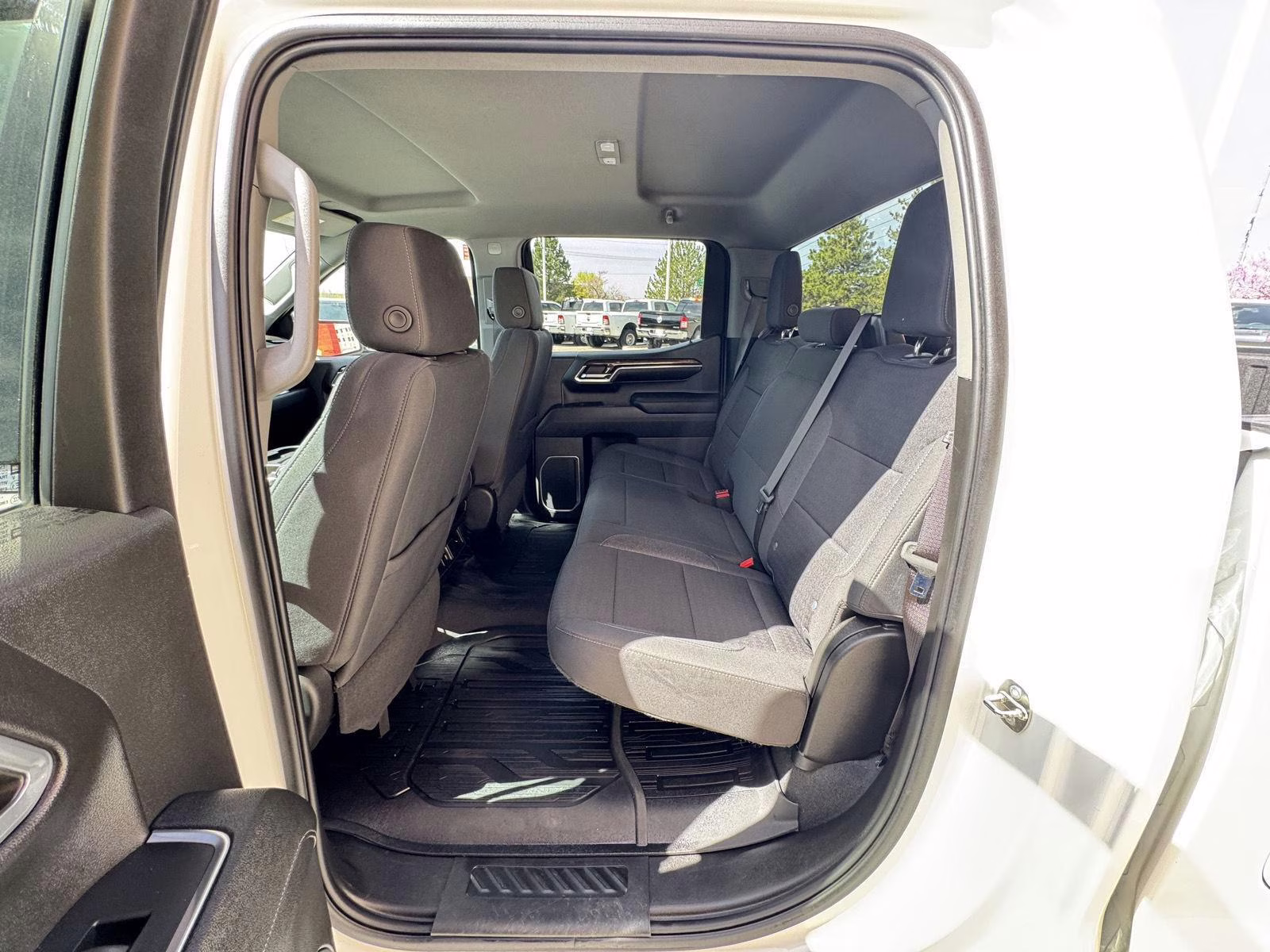 2023 Summit White GMC Sierra 1500 SLE 4X4 Truck