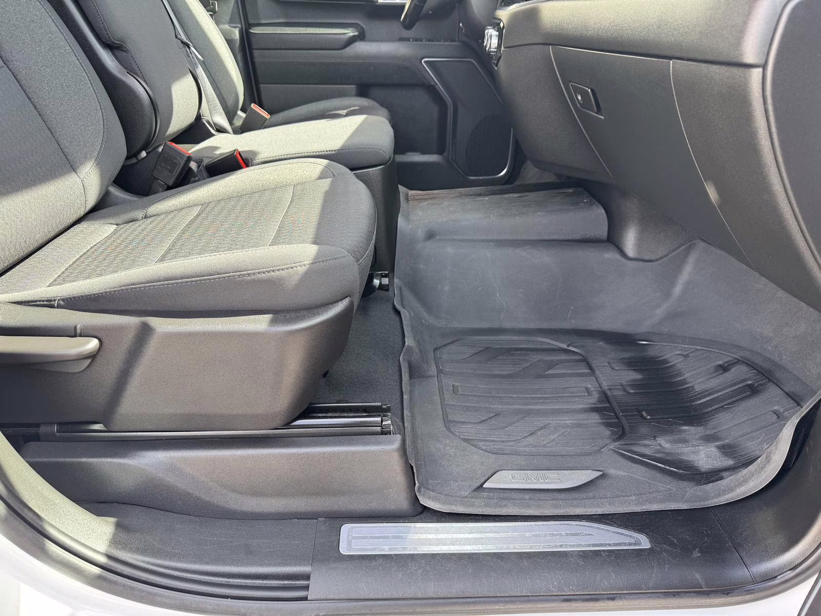 2023 Summit White GMC Sierra 1500 SLE 4X4 Truck