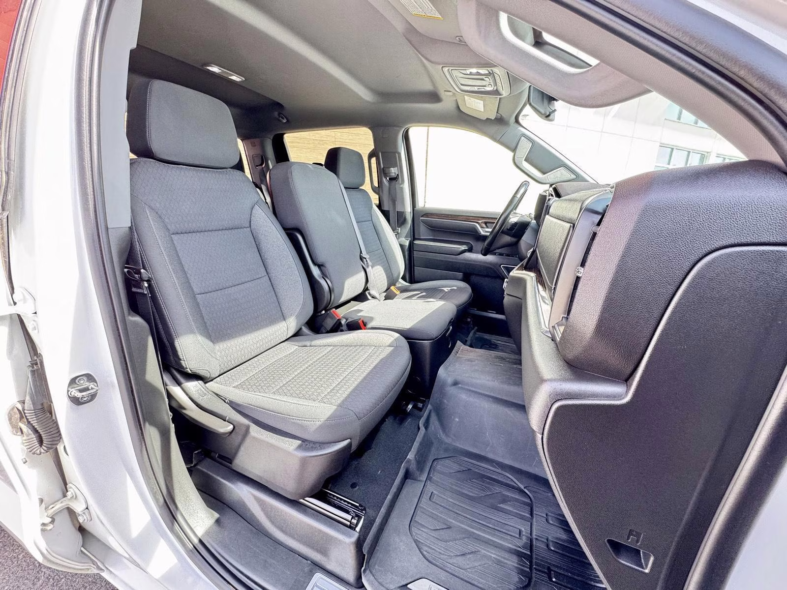 2023 Summit White GMC Sierra 1500 SLE 4X4 Truck