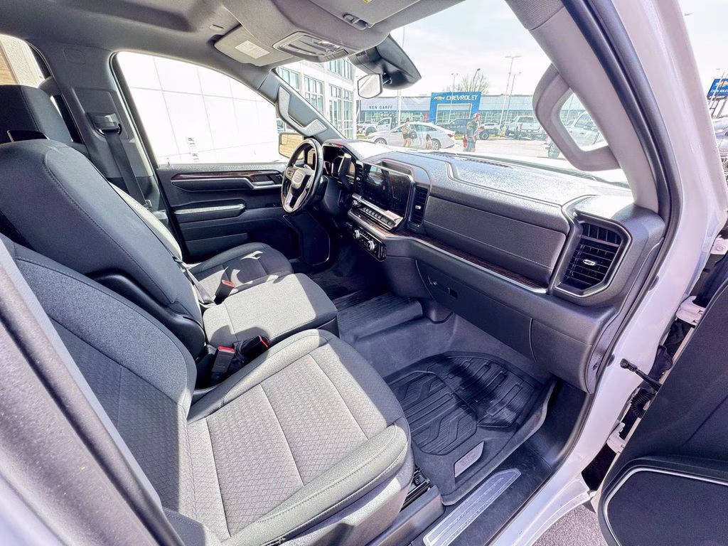 2023 Summit White GMC Sierra 1500 SLE 4X4 Truck
