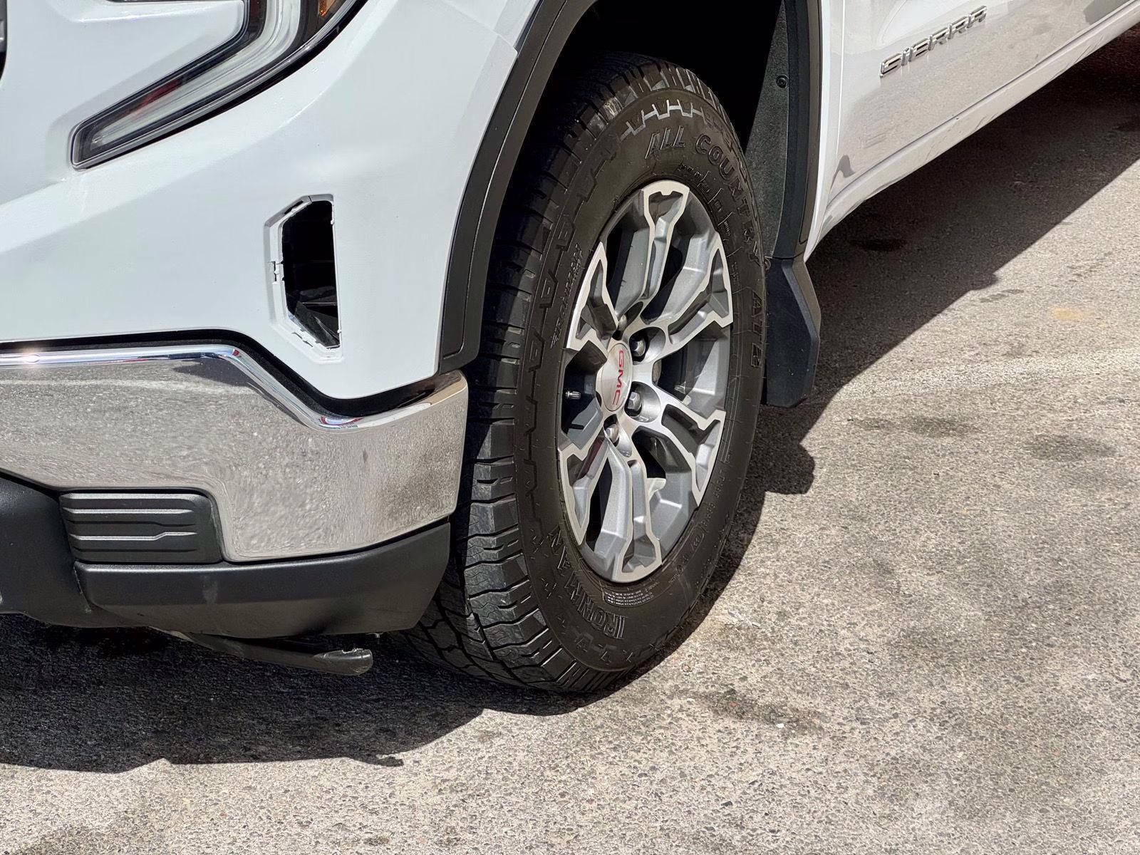 2023 Summit White GMC Sierra 1500 SLE 4X4 Truck