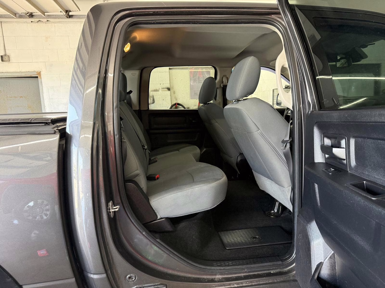 2014 Granite Crystal Metallic Clearcoat Ram 1500 Express 4X4 Truck