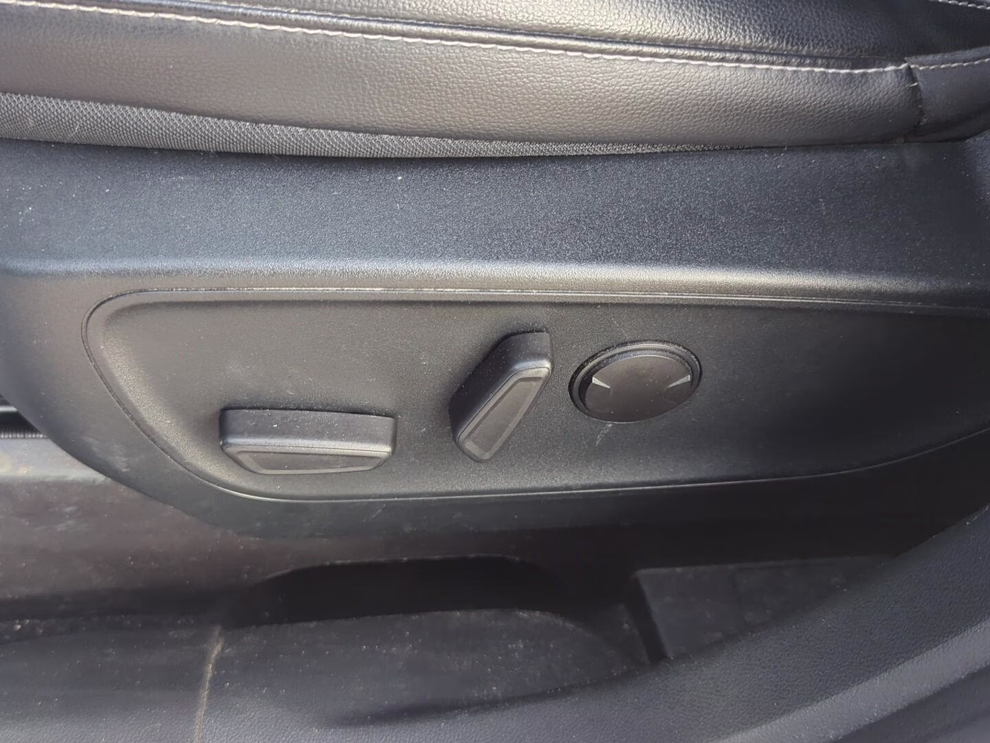2020 Velocity Blue Ford Escape SEL FWD SUV