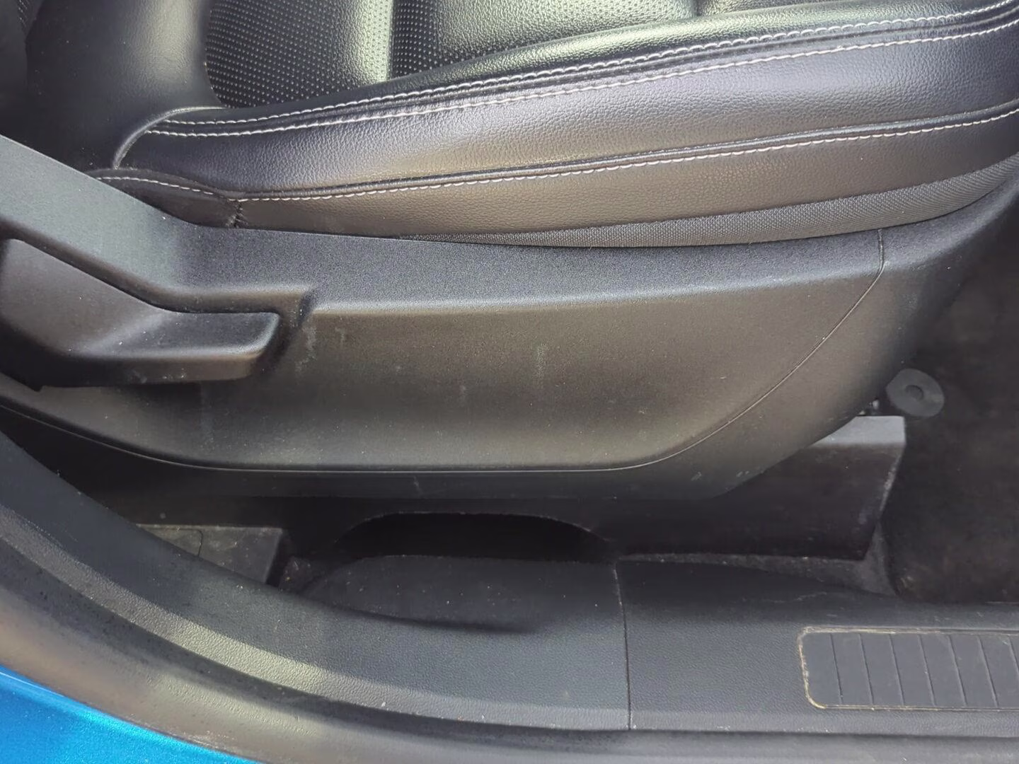2020 Velocity Blue Ford Escape SEL FWD SUV