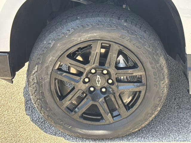 2023 Summit White Chevrolet Silverado 1500 Custom Trail Boss 4X4 Truck