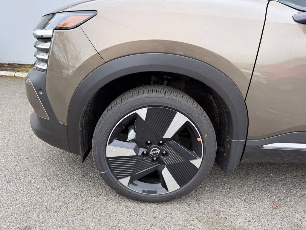 2026 Canyon Bronze Metallic Nissan Kicks SR AWD SUV