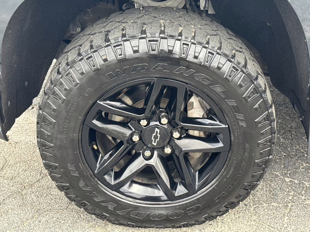 2021 Shadow Gray Metallic Chevrolet Silverado 1500 LT Trail Boss 4X4 Truck