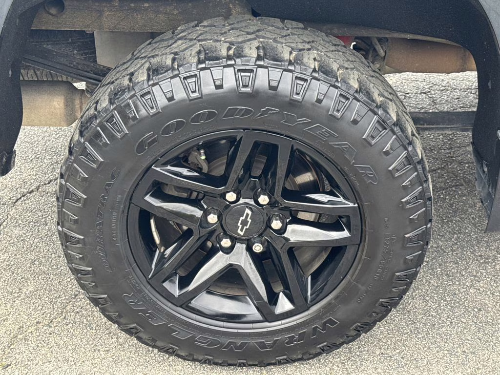 2021 Shadow Gray Metallic Chevrolet Silverado 1500 LT Trail Boss 4X4 Truck