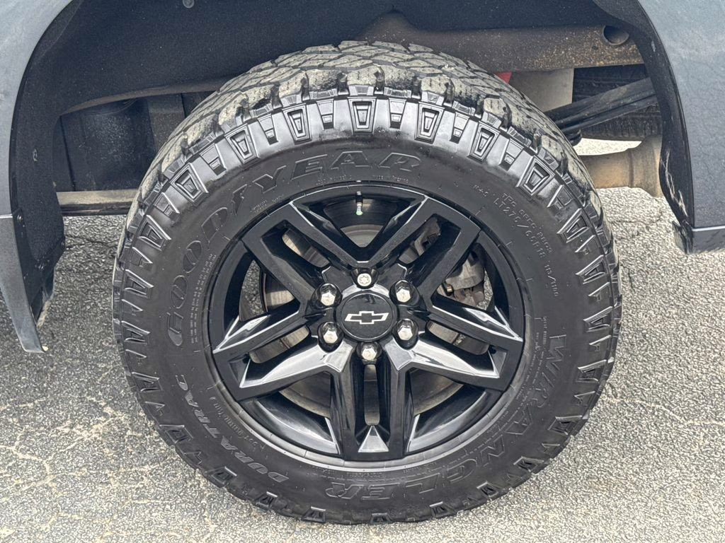 2021 Shadow Gray Metallic Chevrolet Silverado 1500 LT Trail Boss 4X4 Truck