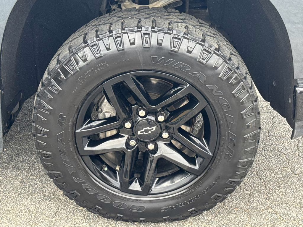 2021 Shadow Gray Metallic Chevrolet Silverado 1500 LT Trail Boss 4X4 Truck