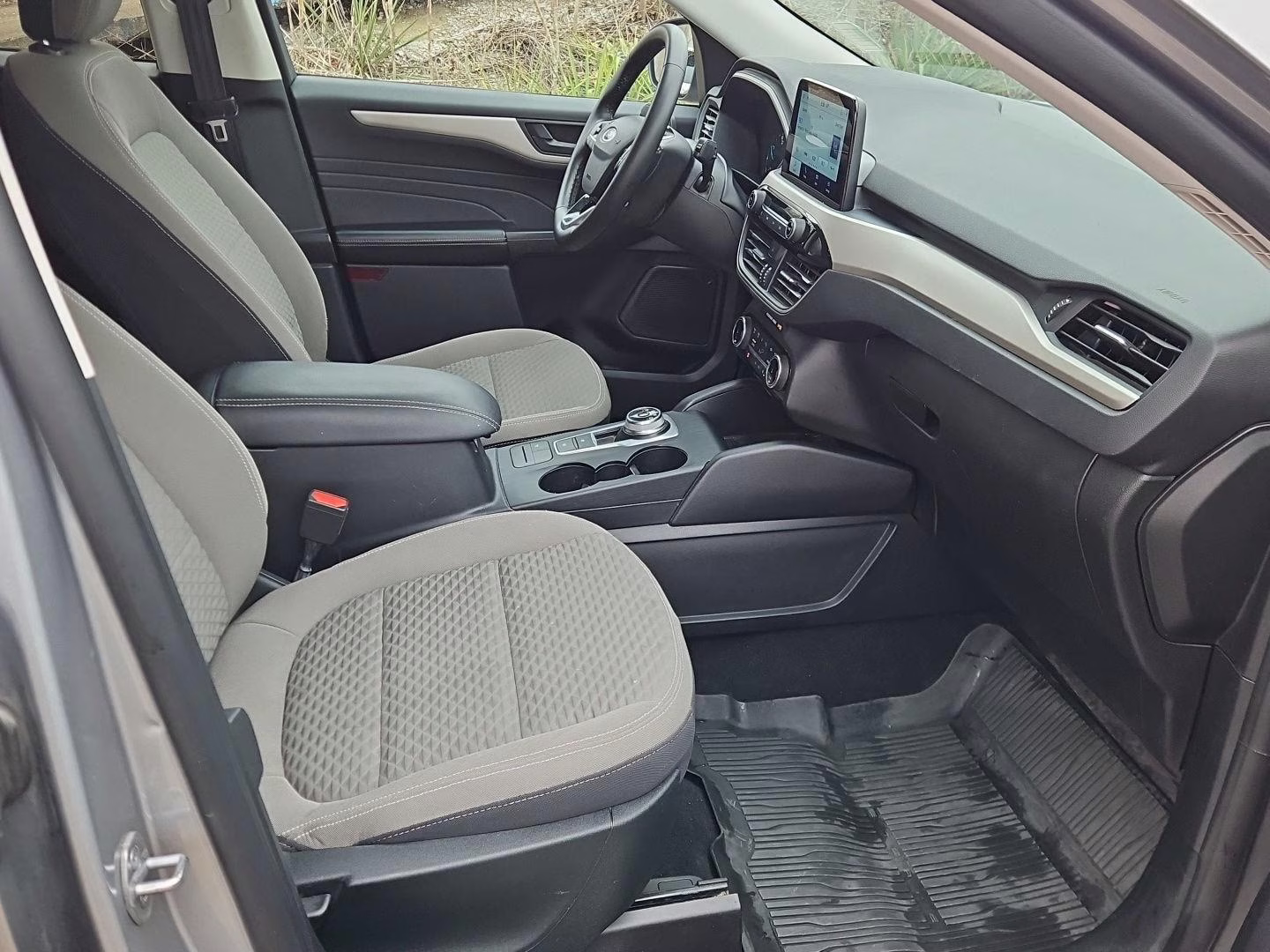 2022 Iconic Silver Ford Escape SE Hybrid AWD SUV