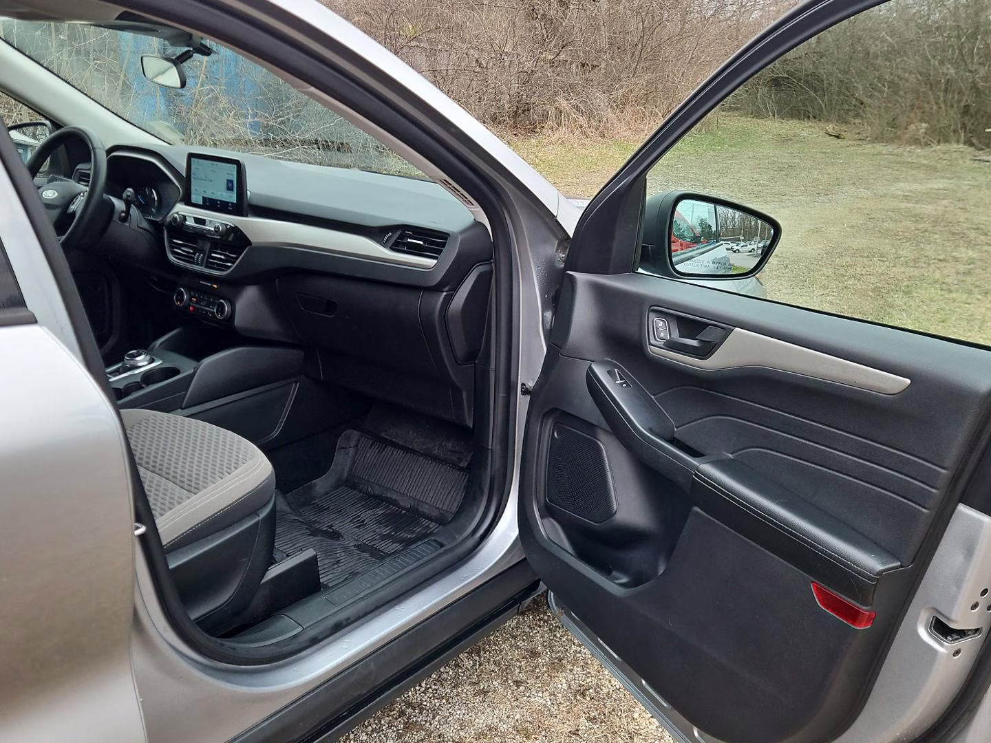 2022 Iconic Silver Ford Escape SE Hybrid AWD SUV