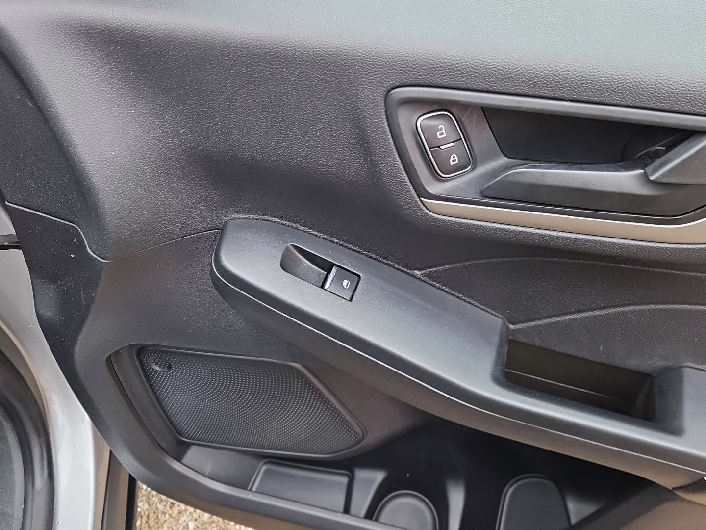 2022 Iconic Silver Ford Escape SE Hybrid AWD SUV