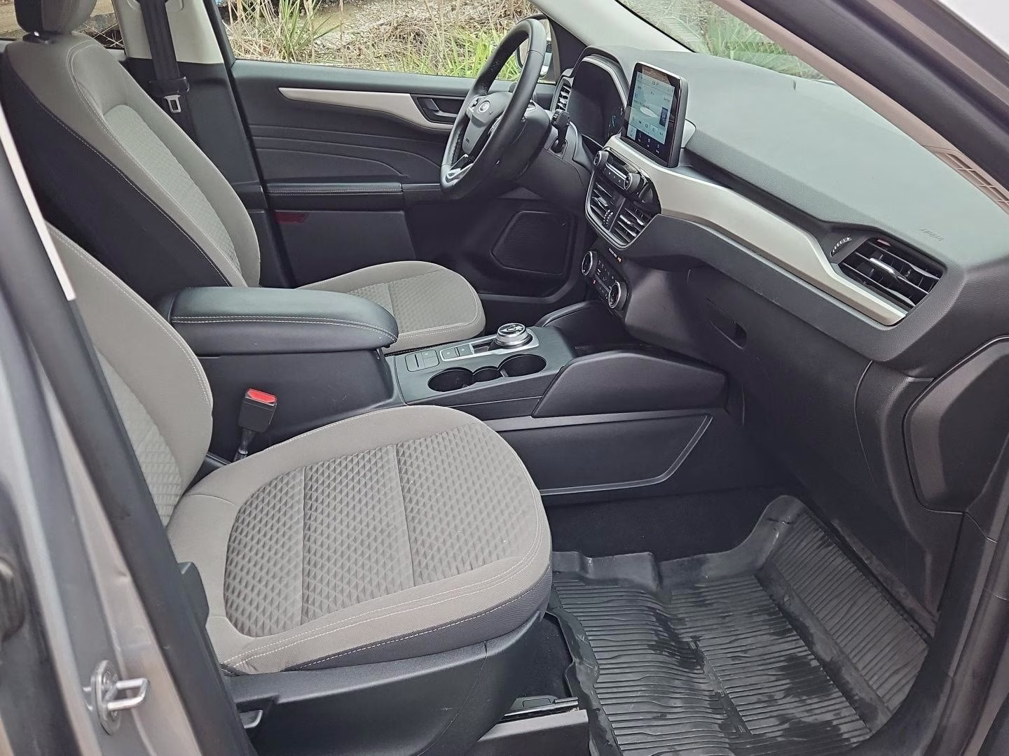 2022 Iconic Silver Ford Escape SE Hybrid AWD SUV