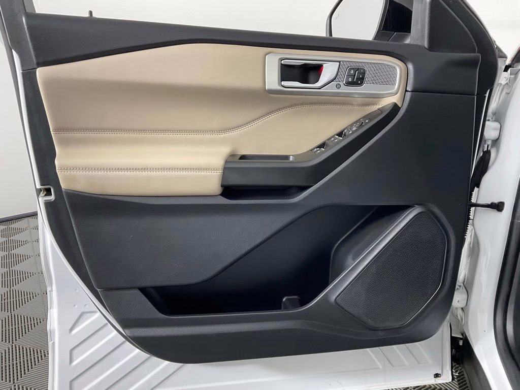 2020 Oxford White Ford Explorer Limited RWD SUV