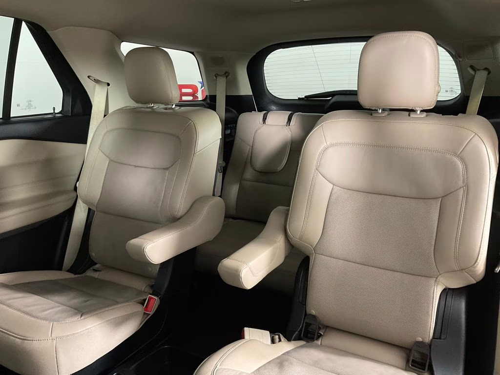 2020 Oxford White Ford Explorer Limited RWD SUV