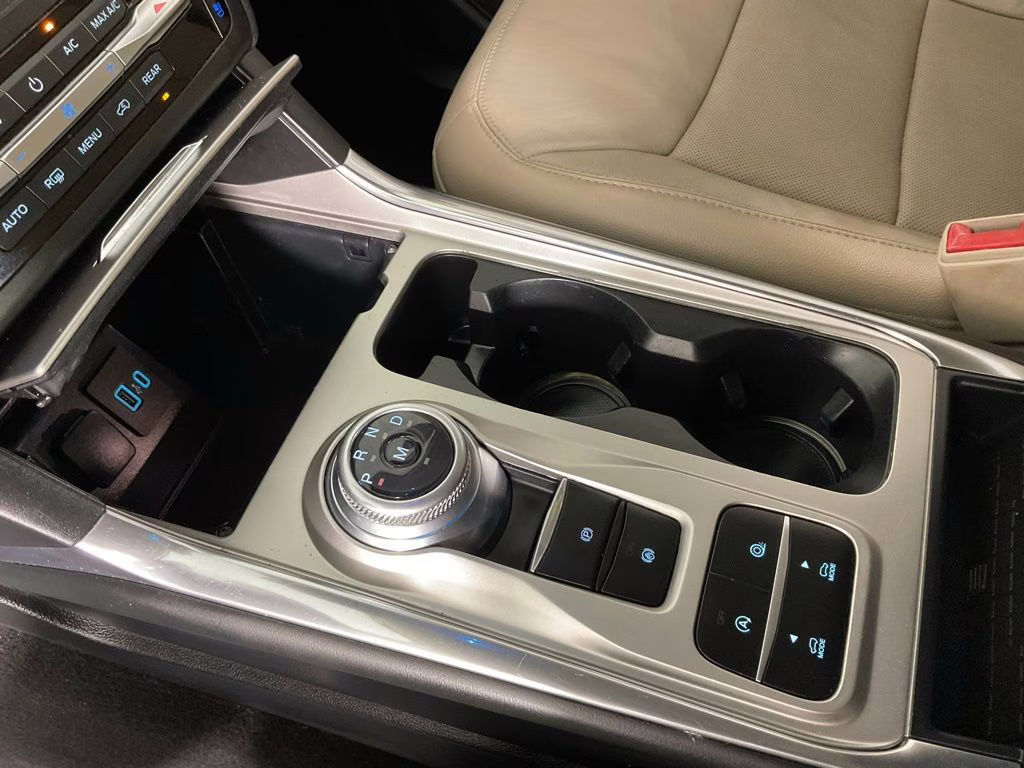 2020 Oxford White Ford Explorer Limited RWD SUV