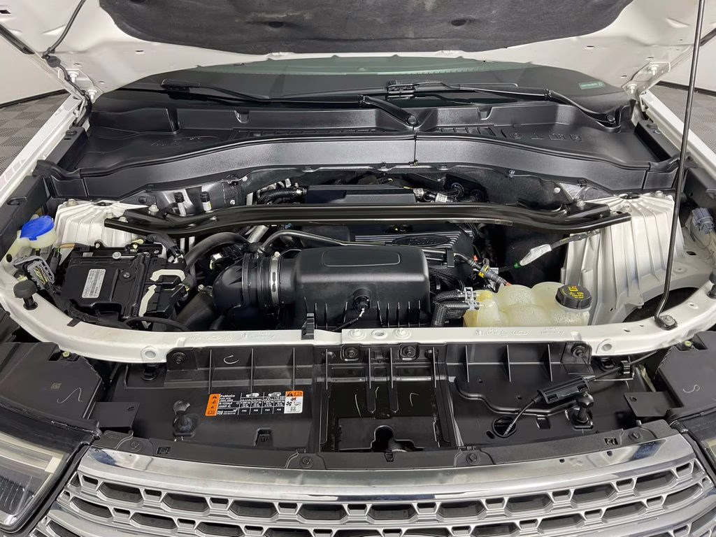 2020 Oxford White Ford Explorer Limited RWD SUV