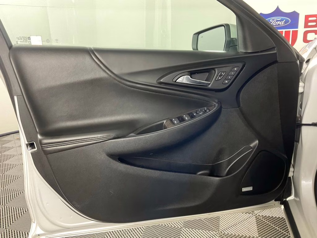 2018 Pearl Chevrolet Malibu Premier FWD Sedan