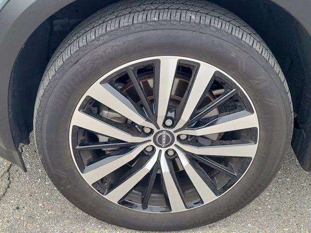 2025 Super Black Nissan Pathfinder Platinum FWD SUV