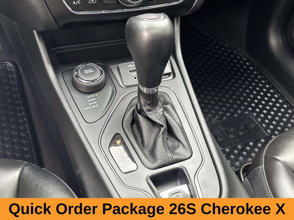 2022 Bright White Clearcoat Jeep Cherokee X 4X4 SUV