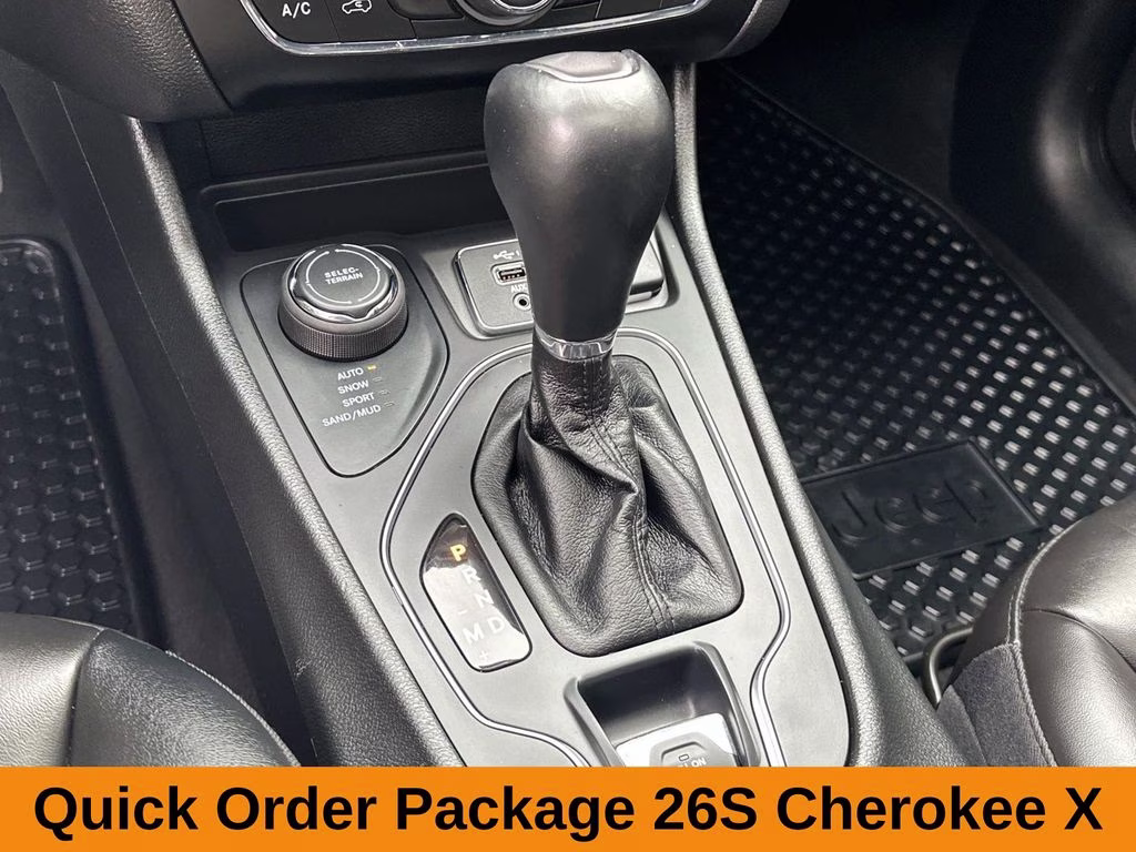2022 Bright White Clearcoat Jeep Cherokee X 4X4 SUV