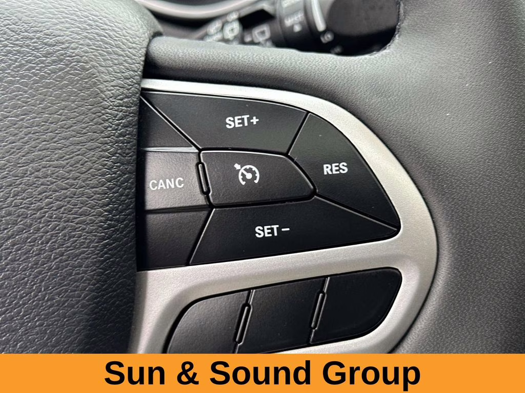 2022 Bright White Clearcoat Jeep Cherokee X 4X4 SUV