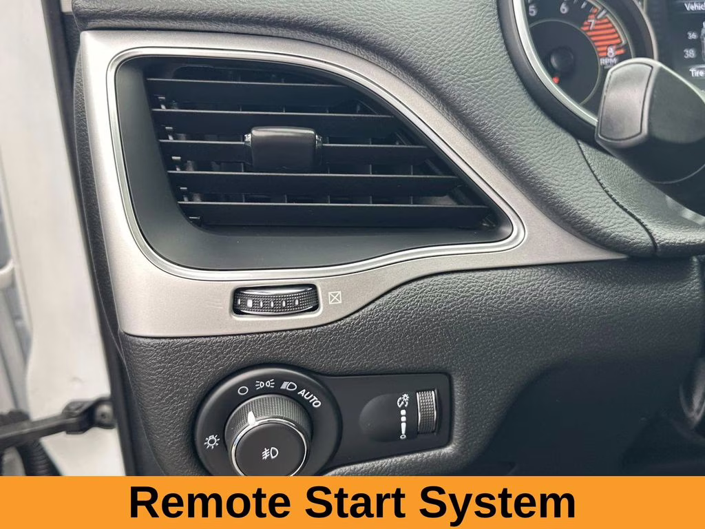 2022 Bright White Clearcoat Jeep Cherokee X 4X4 SUV