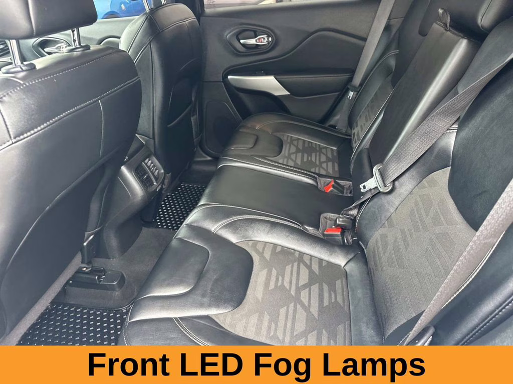 2022 Bright White Clearcoat Jeep Cherokee X 4X4 SUV