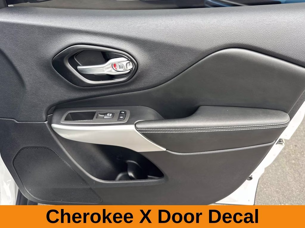 2022 Bright White Clearcoat Jeep Cherokee X 4X4 SUV