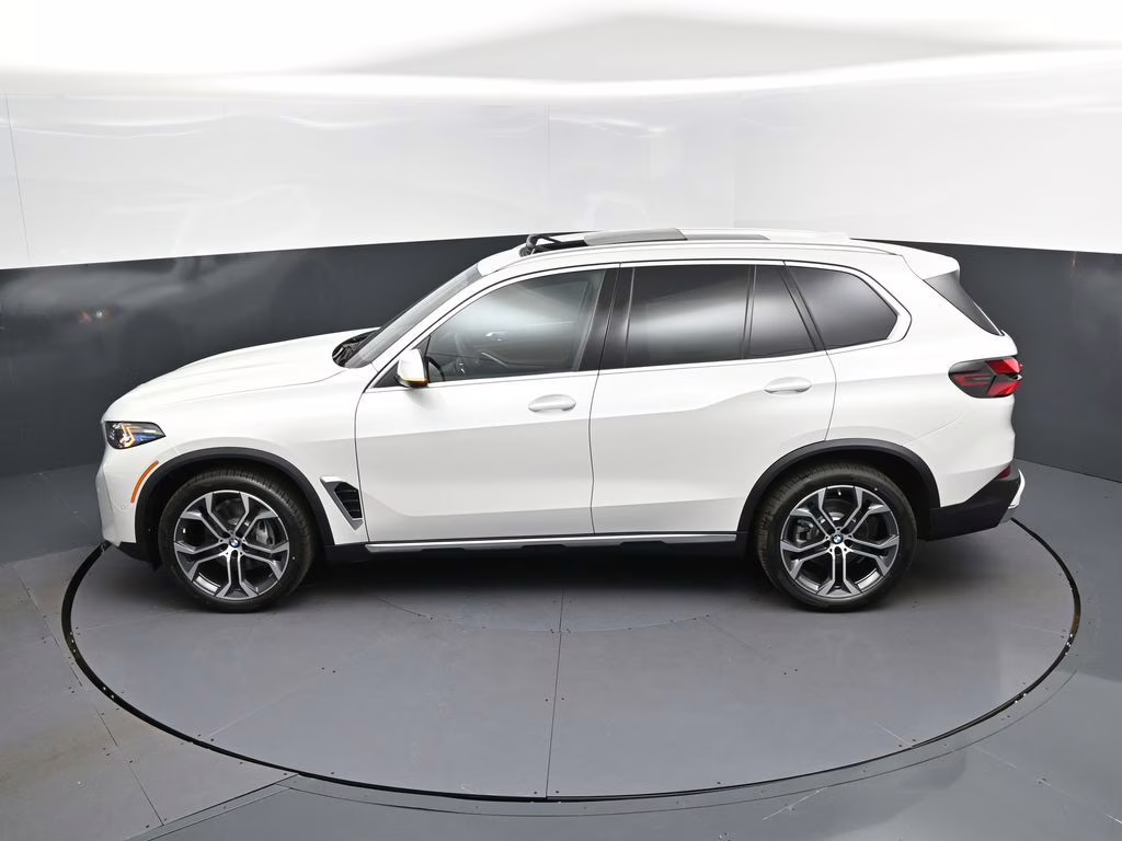 2026 Mineral White Metallic BMW X5 xDrive40i AWD SUV