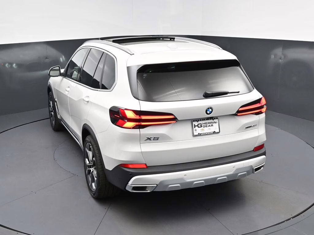 2026 Mineral White Metallic BMW X5 xDrive40i AWD SUV