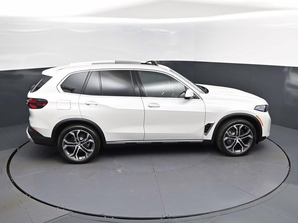 2026 Mineral White Metallic BMW X5 xDrive40i AWD SUV