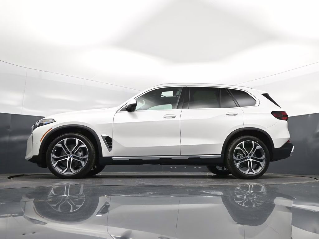 2026 Mineral White Metallic BMW X5 xDrive40i AWD SUV