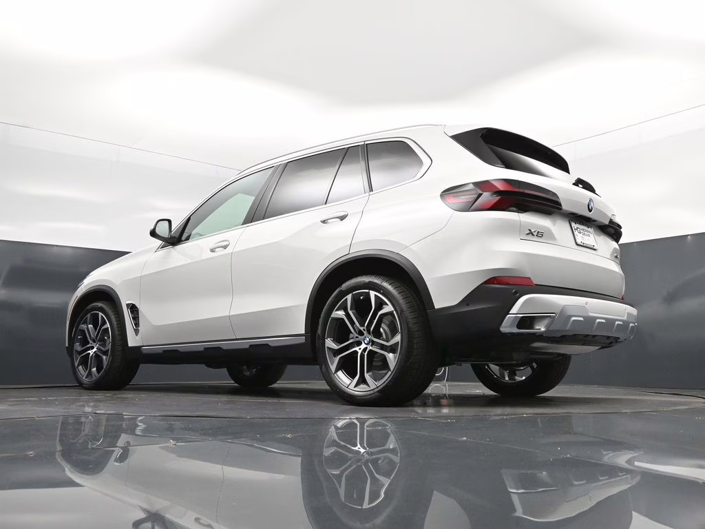 2026 Mineral White Metallic BMW X5 xDrive40i AWD SUV