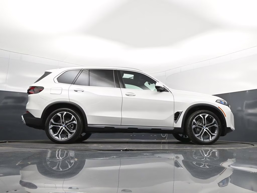2026 Mineral White Metallic BMW X5 xDrive40i AWD SUV