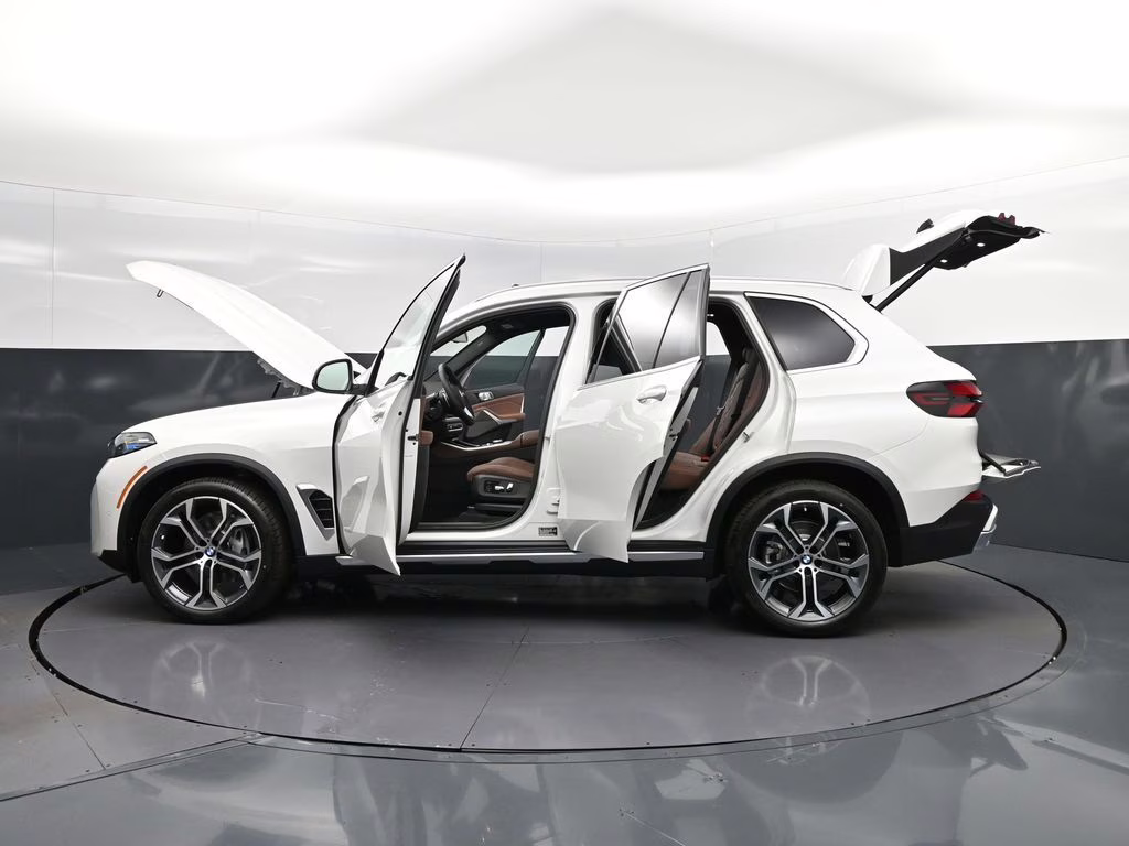 2026 Mineral White Metallic BMW X5 xDrive40i AWD SUV