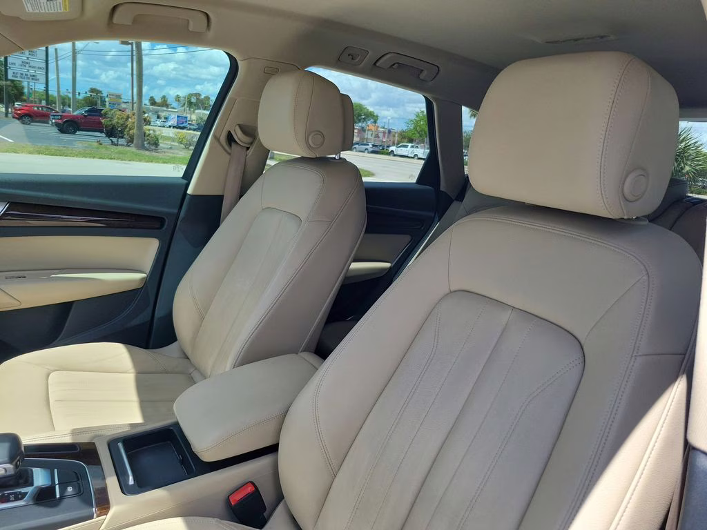 2019 Glacier White Metallic Audi Q5 Premium AWD SUV