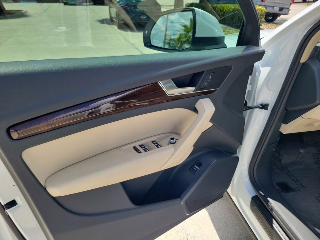 2019 Glacier White Metallic Audi Q5 Premium AWD SUV