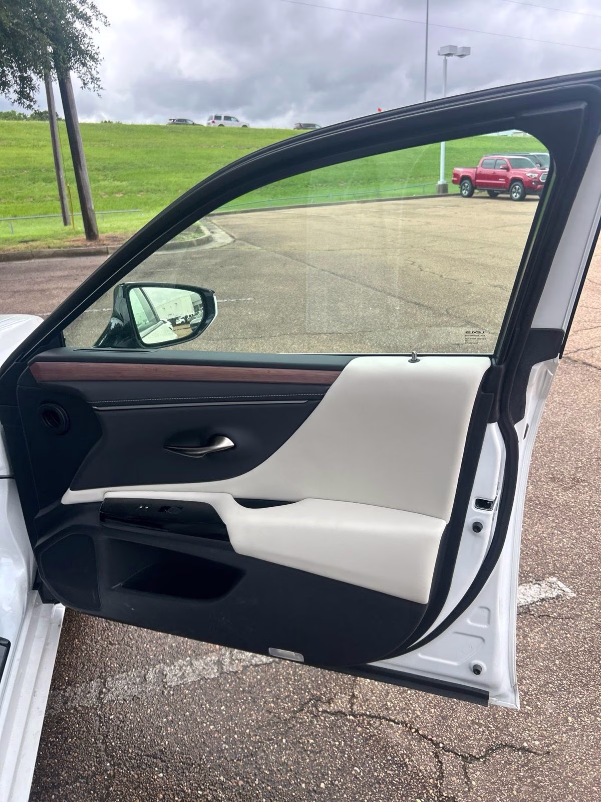 2025 White Pearl Lexus ES 350 FWD Sedan