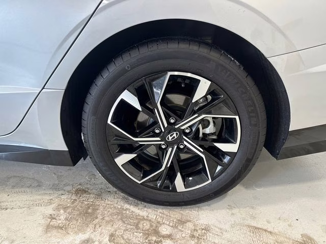 2024 Aero Silver Hyundai Sonata SEL FWD Sedan