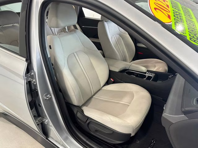 2024 Aero Silver Hyundai Sonata SEL FWD Sedan