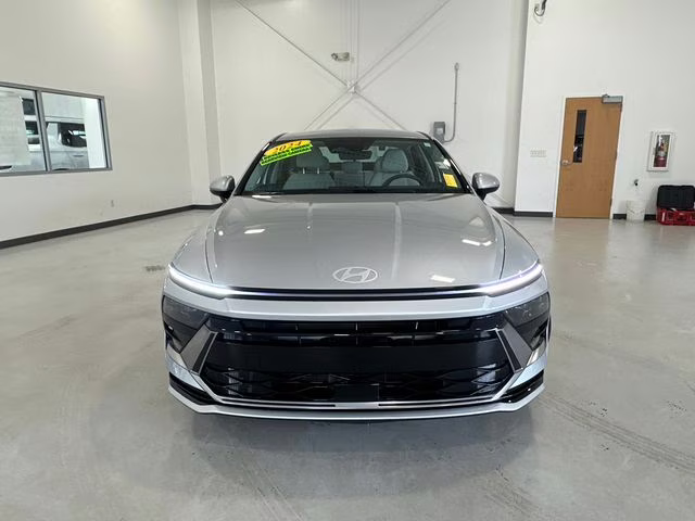 2024 Aero Silver Hyundai Sonata SEL FWD Sedan