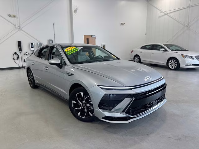 2024 Aero Silver Hyundai Sonata SEL FWD Sedan