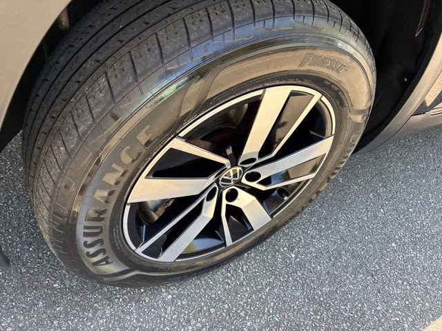 2023 Deep Black Volkswagen Atlas 2.0T SE FWD SUV